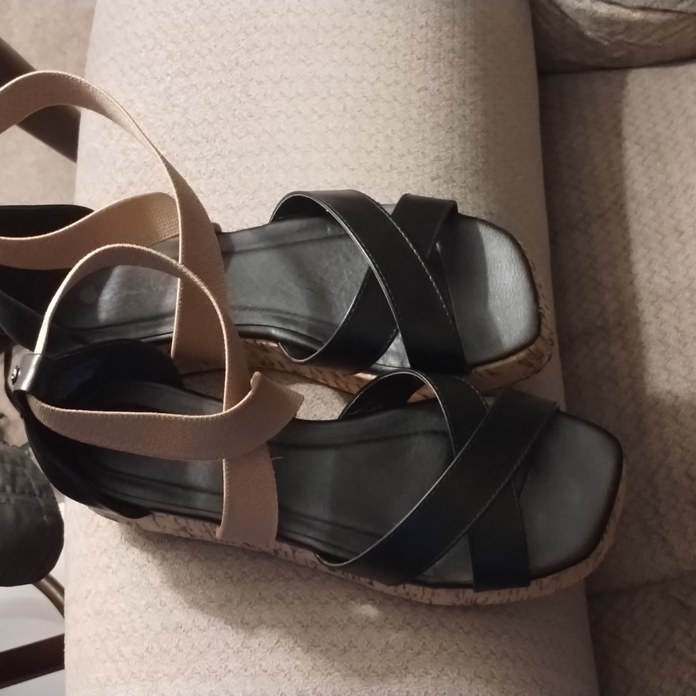 Gloria Vanderbilt dress shoes brooks